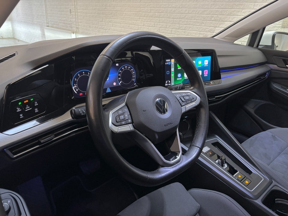 VW Golf VIII 1,5 eTSi 150 1st Edition DSG 5d