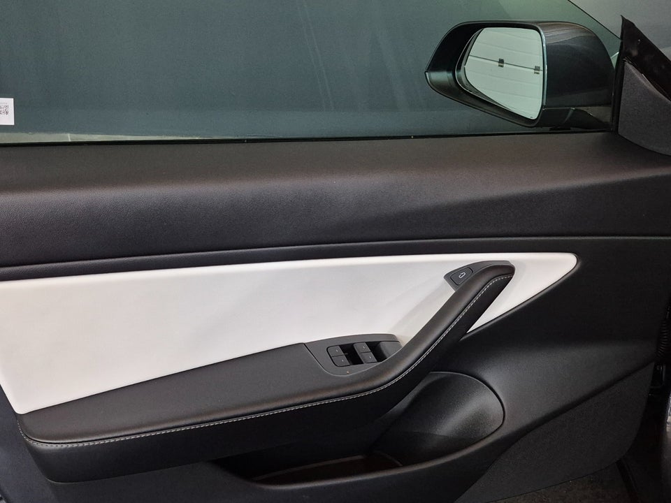 Tesla Model 3 Standard Range+ RWD 4d