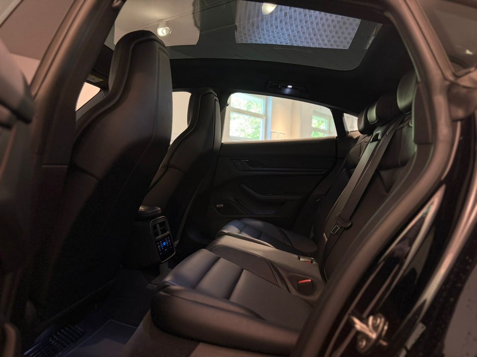 Porsche Taycan 4d