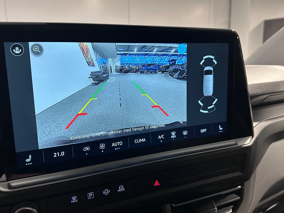 VW e-Caravelle 64 Style SWB