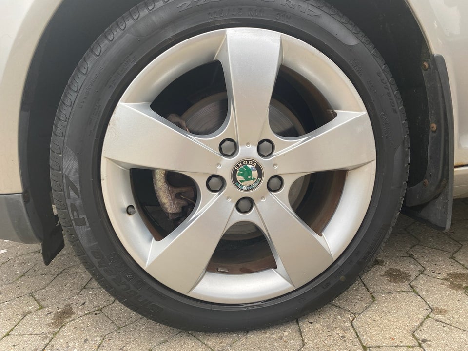 Skoda Octavia 2,0 TDi Elegance Combi 5d