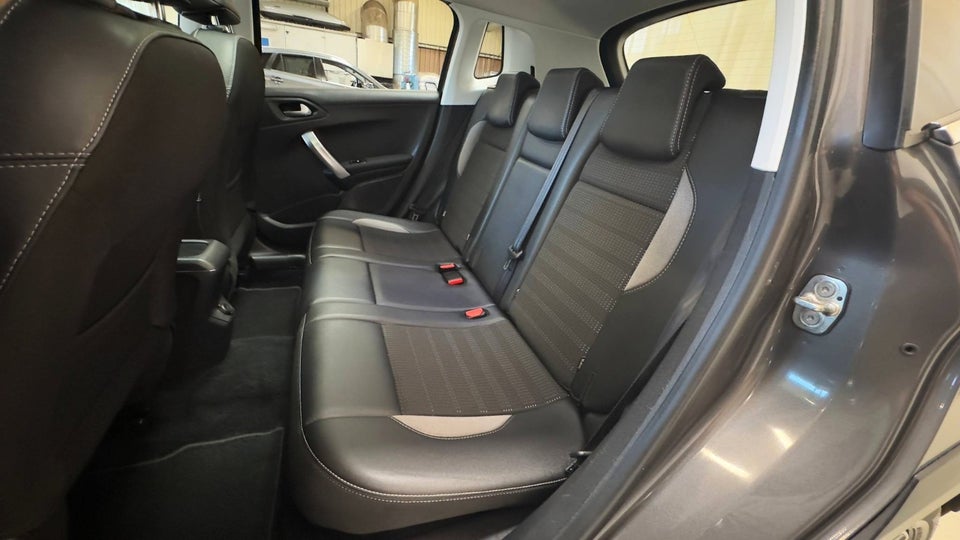 Peugeot 2008 1,5 BlueHDi 100 Prestige Sky 5d
