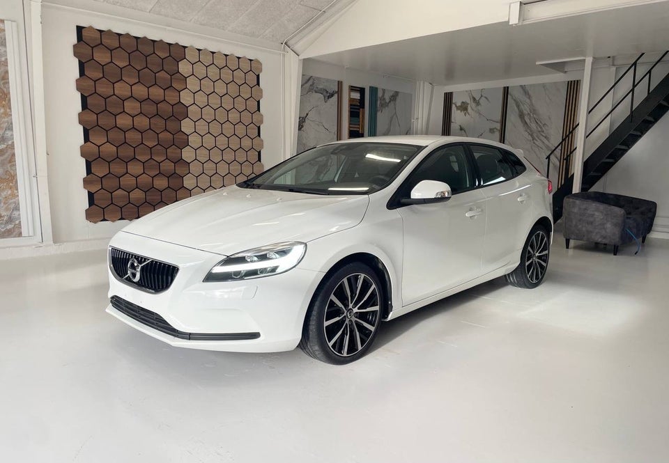 Volvo V40 2,0 D3 150 Momentum 5d