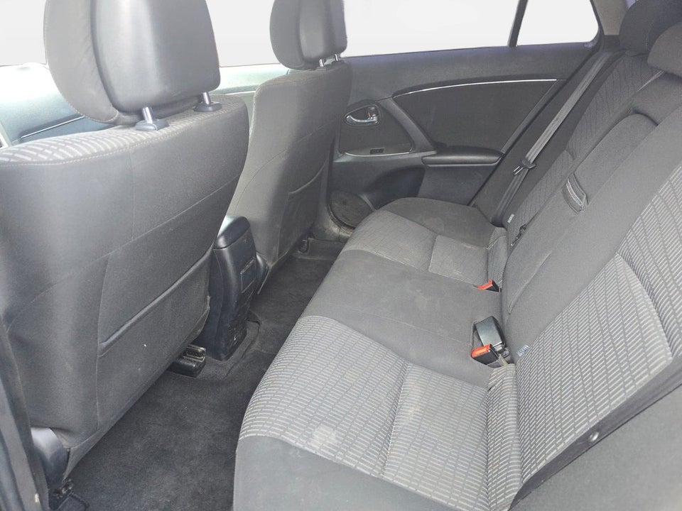 Toyota Avensis 1,8 VVT-i T1 stc. 5d