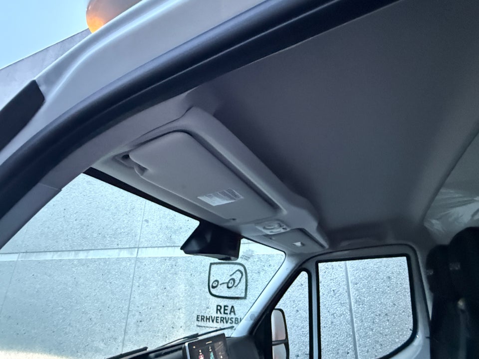 Iveco Daily 3,0 35S18 4100mm Box m/lift AG8