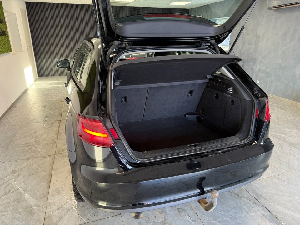 Audi A3 1,6 TDi 110 Ultra Attraction 4d