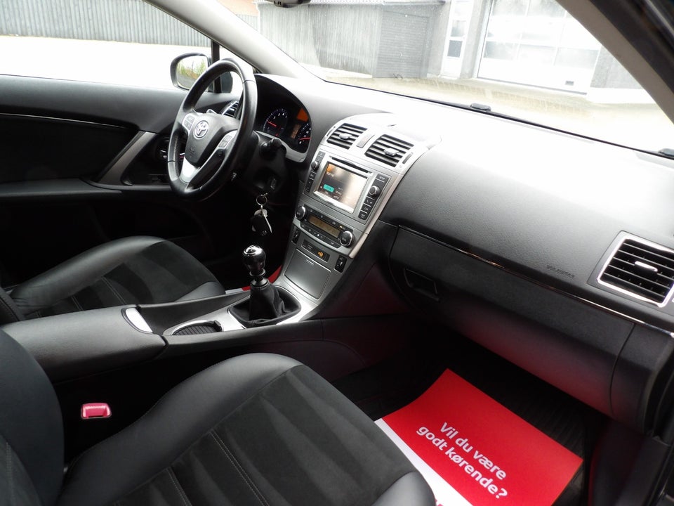 Toyota Avensis 1,8 VVT-i T2 Premium stc. 5d