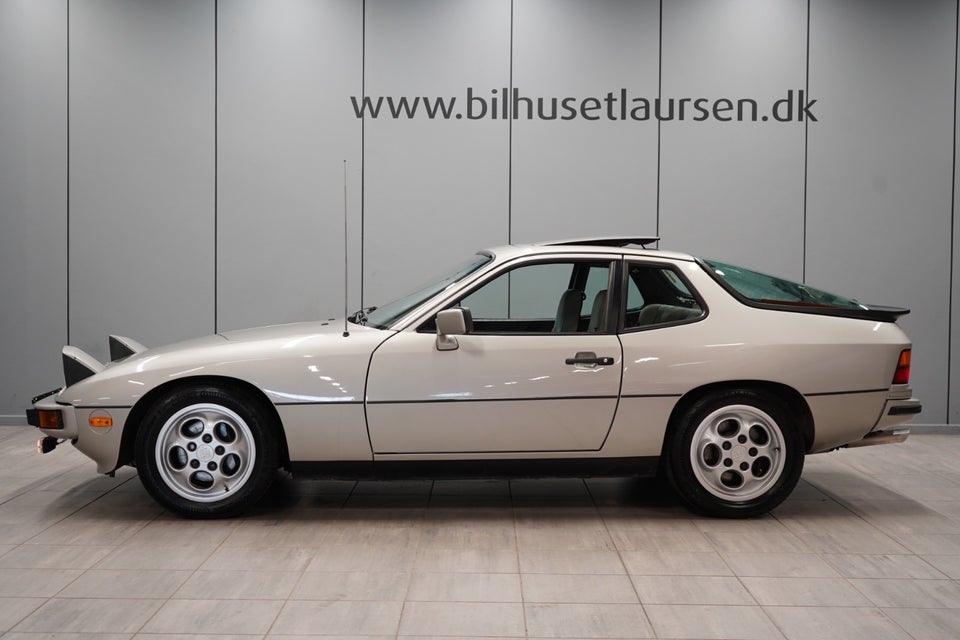 Porsche 924 2,5 S 3d