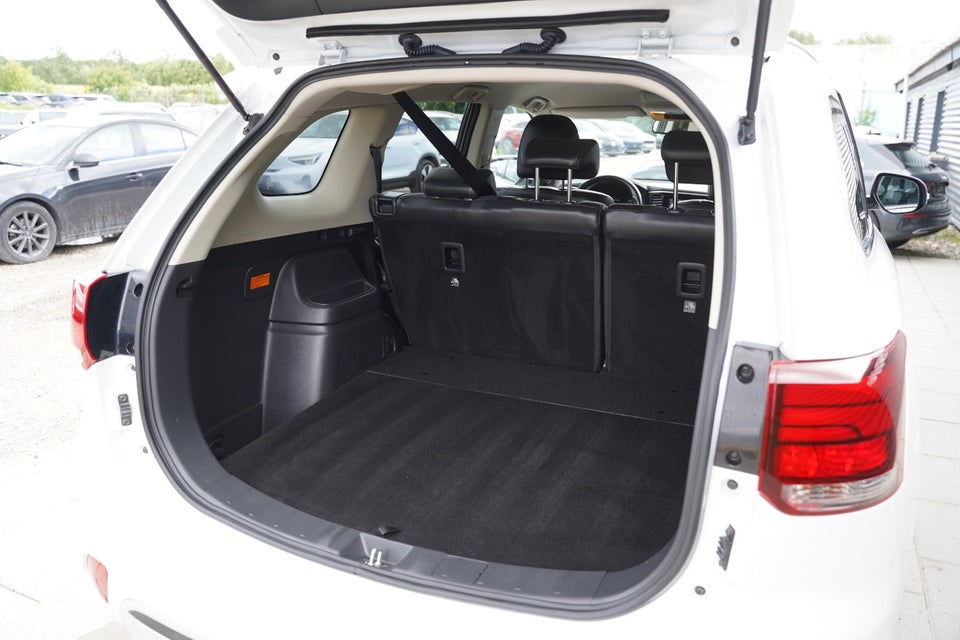 Mitsubishi Outlander 2,4 PHEV Inform+ CVT 4WD 5d
