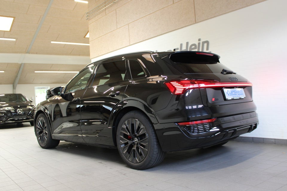 Audi Q8 e-tron 55 S-line quattro 5d