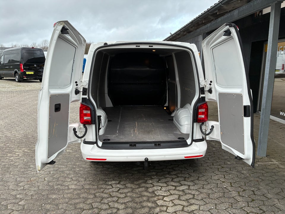 VW Transporter 2,0 TDi 102 Kassevogn lang