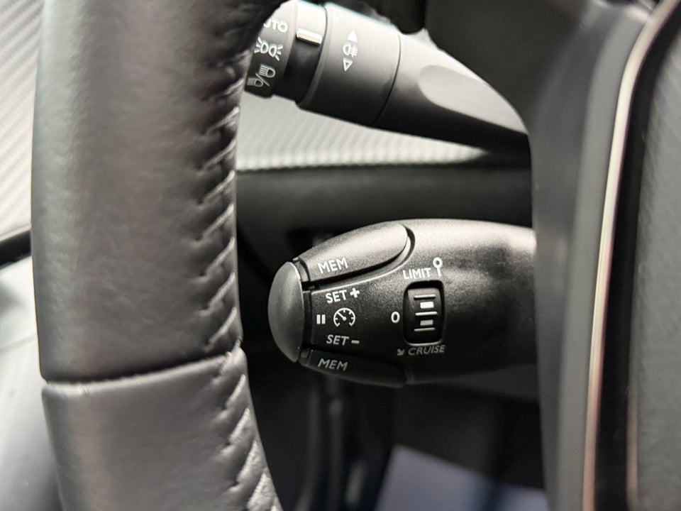 Peugeot e-2008 50 Style 5d