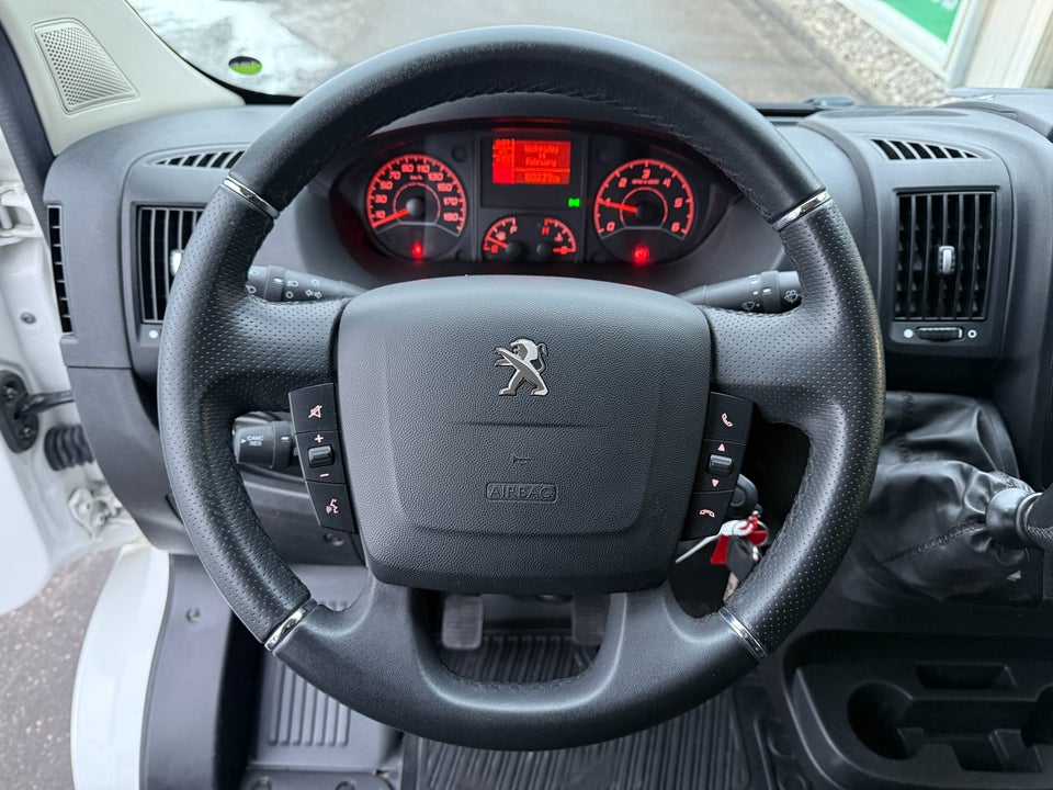 Peugeot Boxer 333 2,2 BlueHDi 140 L3H2 Premium
