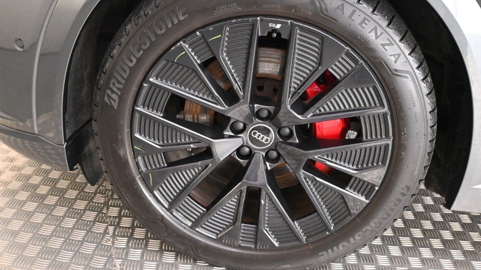 Audi Q8 e-tron 55 S-line quattro 5d