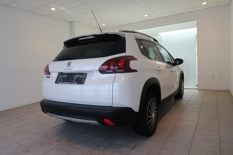 Peugeot 2008 1,6 BlueHDi 100 Selection Sky 5d