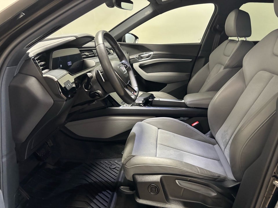 Audi e-tron 55 quattro 5d