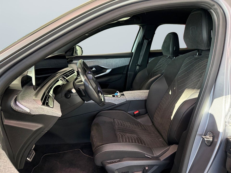 Peugeot e-3008 101 GT 5d