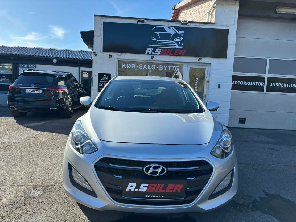 Hyundai i30 1,6 CRDi 110 Trend DCT 5d