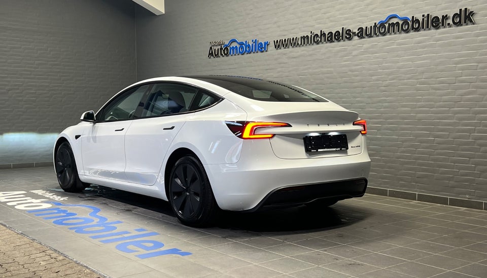 Tesla Model 3 Long Range AWD 4d