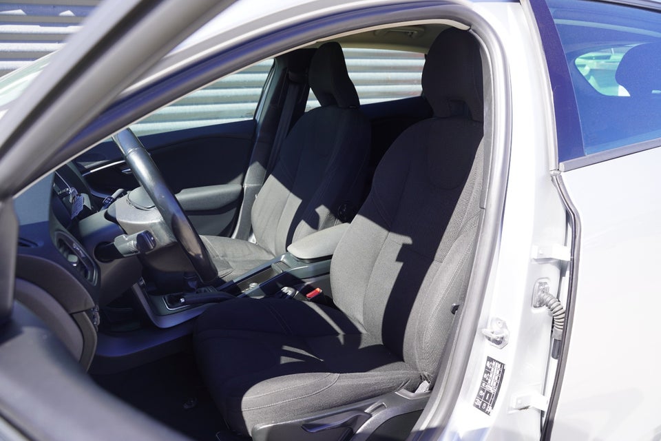 Volvo V40 1,6 D2 115 Kinetic Drive-E 5d