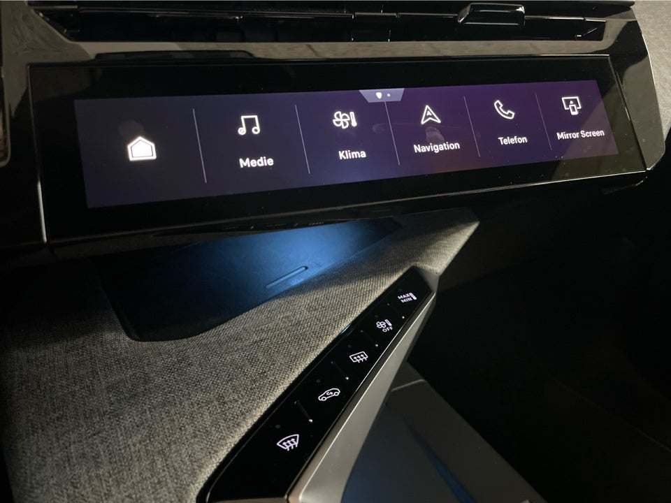 Peugeot e-3008 77 GT Pack 5d