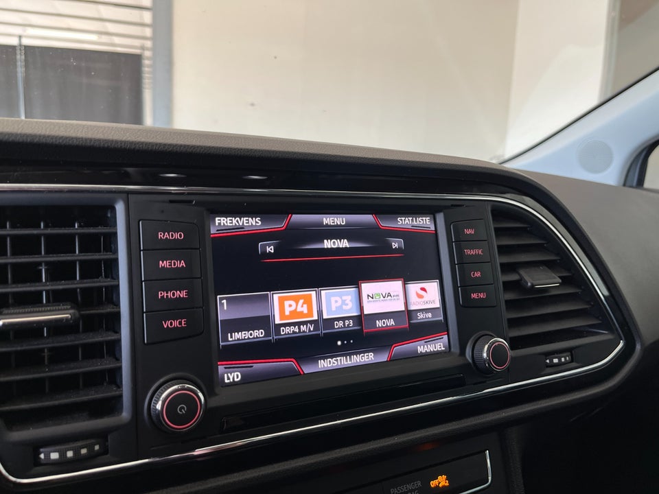 Seat Leon 1,6 TDi 110 Style ST DSG 5d