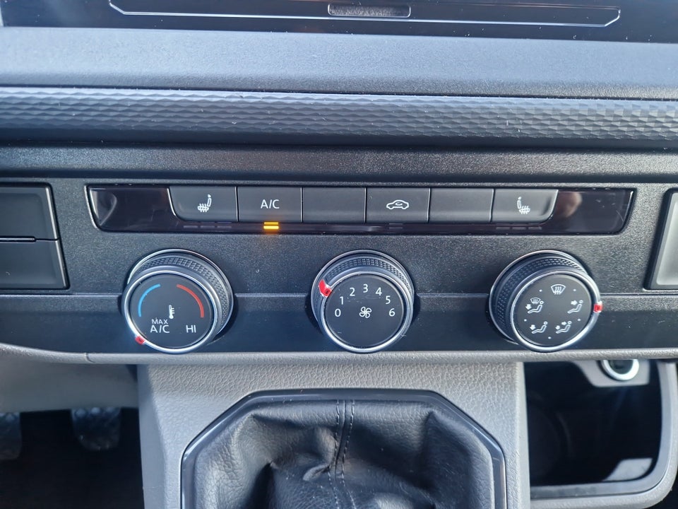 VW Transporter 2,0 TDi 110 Kassevogn lang