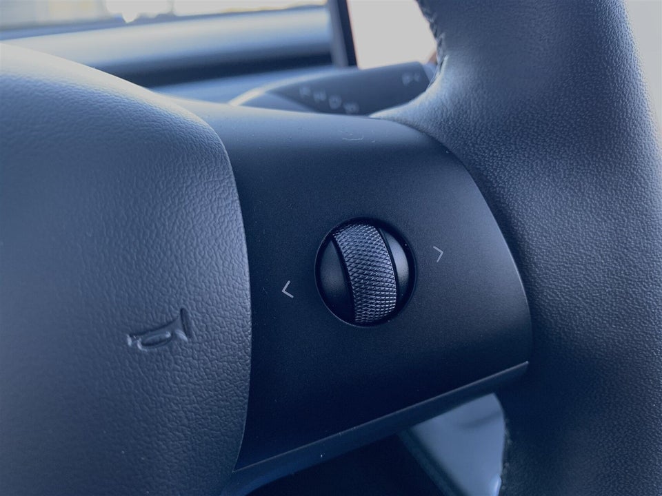 Tesla Model Y Long Range AWD 5d