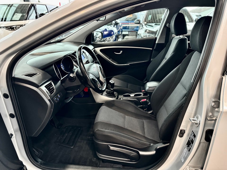 Hyundai i30 1,6 CRDi 110 XTR CW Eco 5d