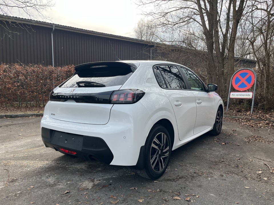 Peugeot 208 1,2 PureTech 75 Black Limited 5d