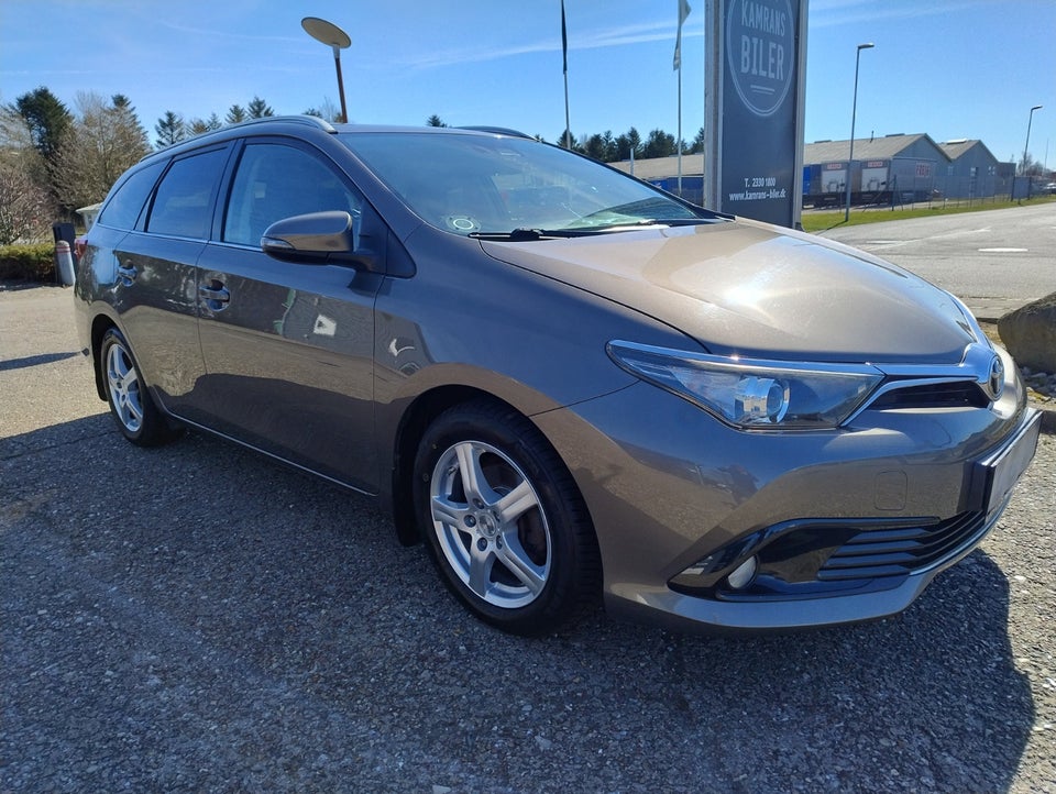 Toyota Auris 1,6 D-4D T2 Comfort Touring Sports 5d