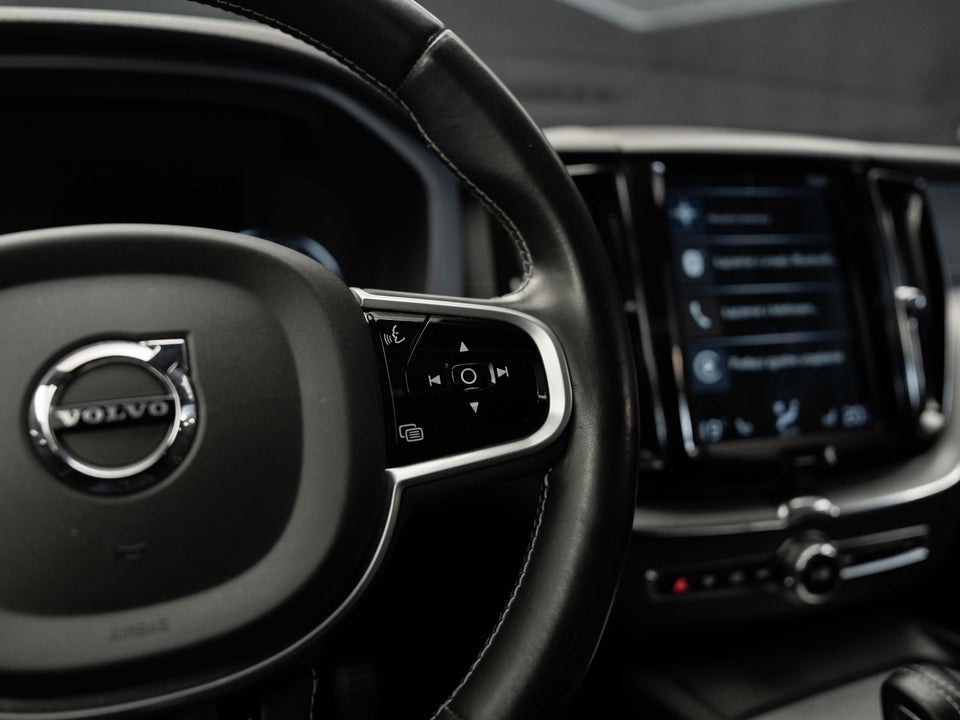 Volvo XC60 2,0 D5 235 R-Design aut. AWD 5d