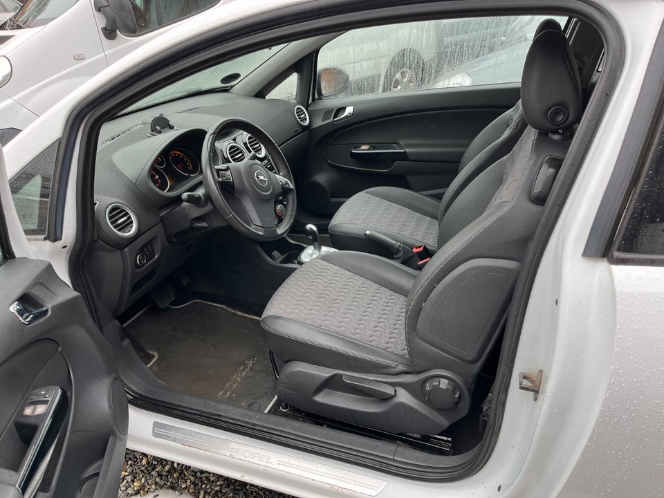 Opel Corsa 1,2 16V Cosmo aut. 3d
