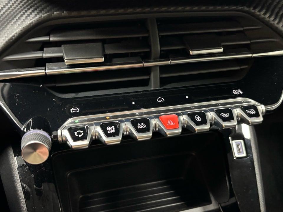 Peugeot e-208 50 Style 5d
