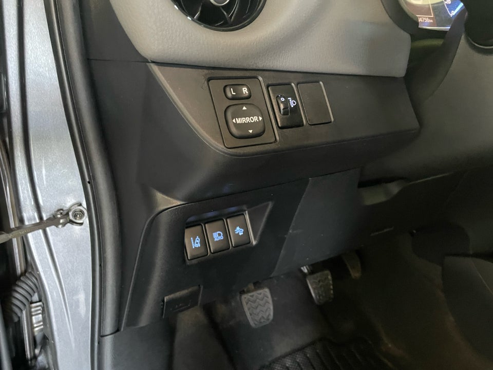 Toyota Yaris 1,0 VVT-i T2 5d