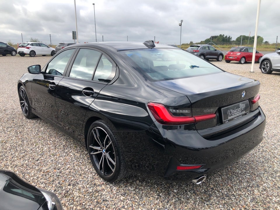 BMW 320i 2,0 Connected aut. 4d