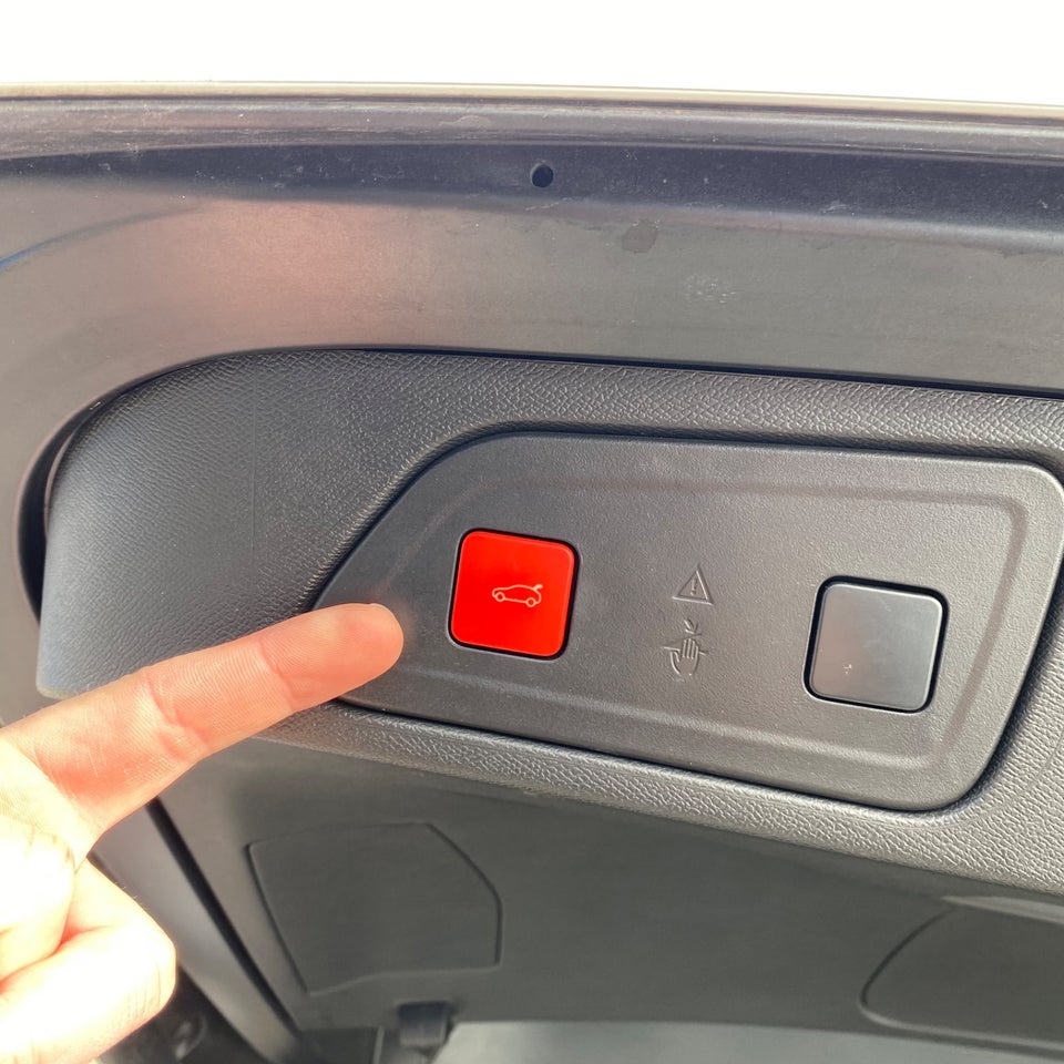 Citroën C5 Aircross 1,6 Hybrid Shine Sport EAT8 5d