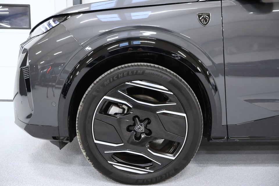 Peugeot e-3008 77 GT 5d