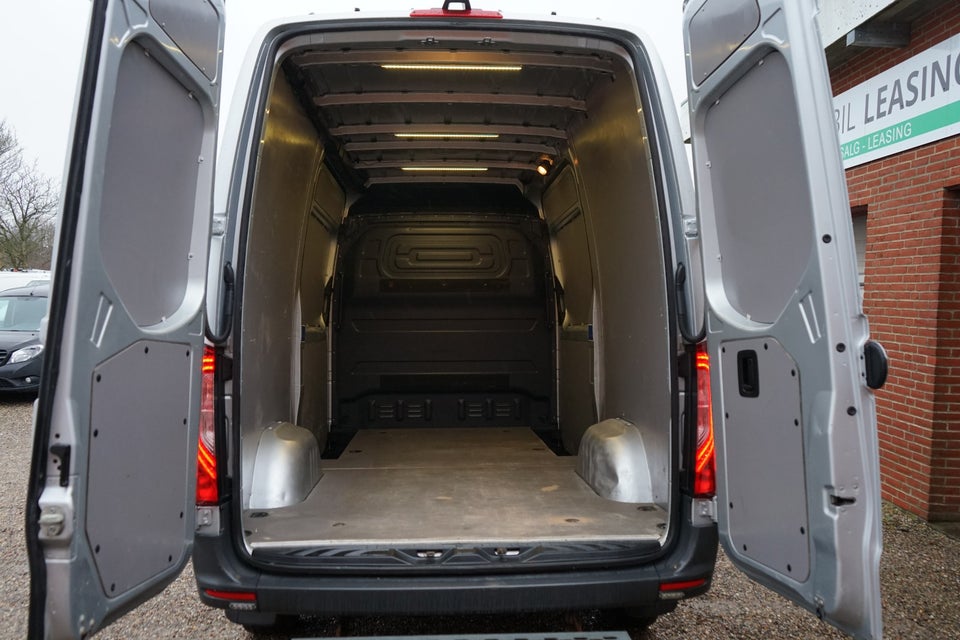 Mercedes Sprinter 319 3,0 CDi A2 Kassevogn aut. RWD