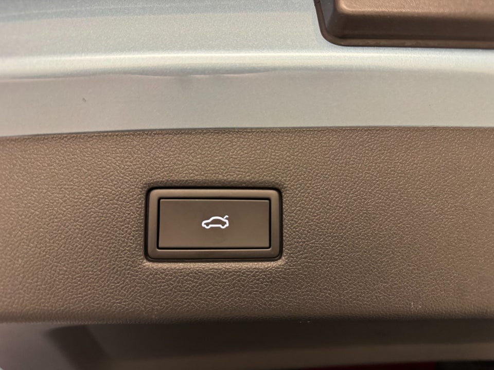 Ford Explorer 84 Premium Extended Range AWD 5d