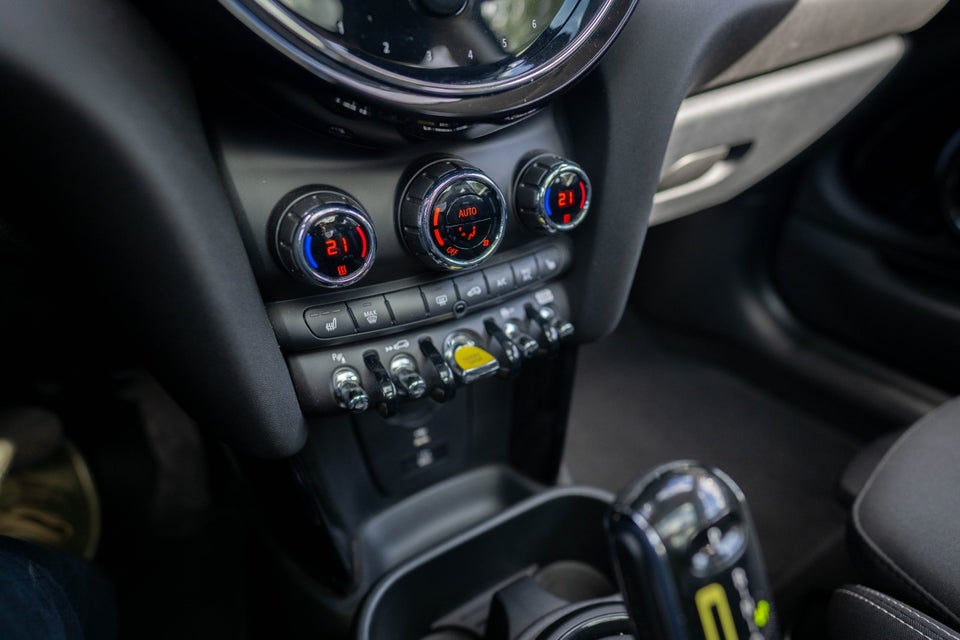 MINI Cooper SE Essential 3d