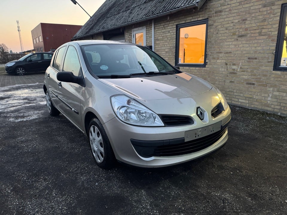 Renault Clio III 1,2 16V Authentique BeatUp aut. 5d
