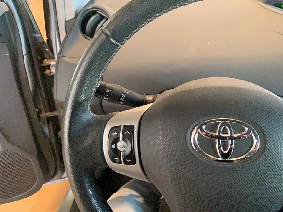 Toyota Yaris 1,3 Luna Sport 5d