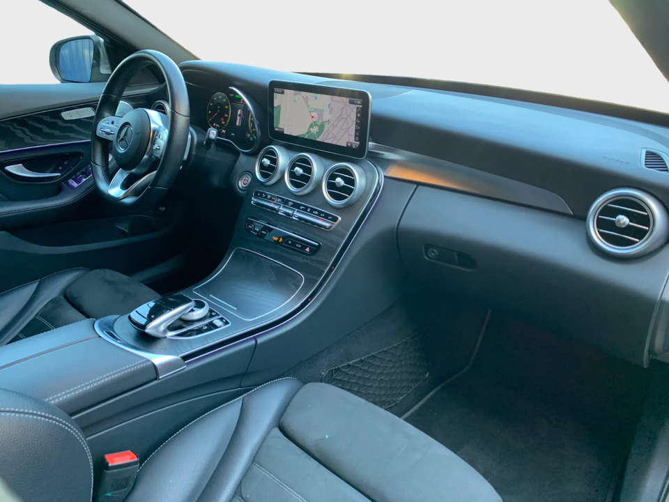 Mercedes C300 de 2,0 AMG Line stc. aut. 5d