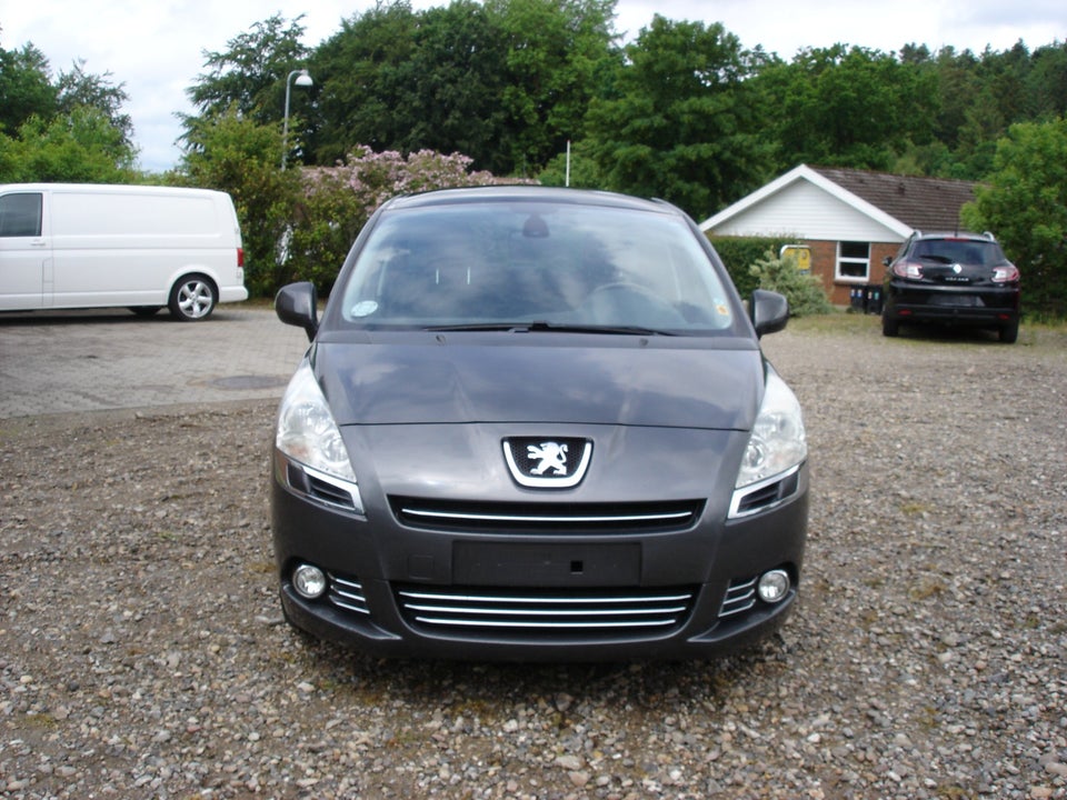 Peugeot 5008 1,6 HDi 110 Premium 7prs 5d