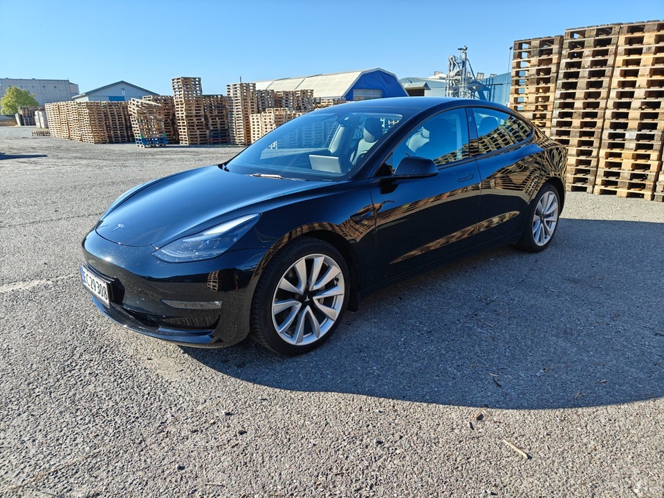 Tesla Model 3 Long Range AWD 4d