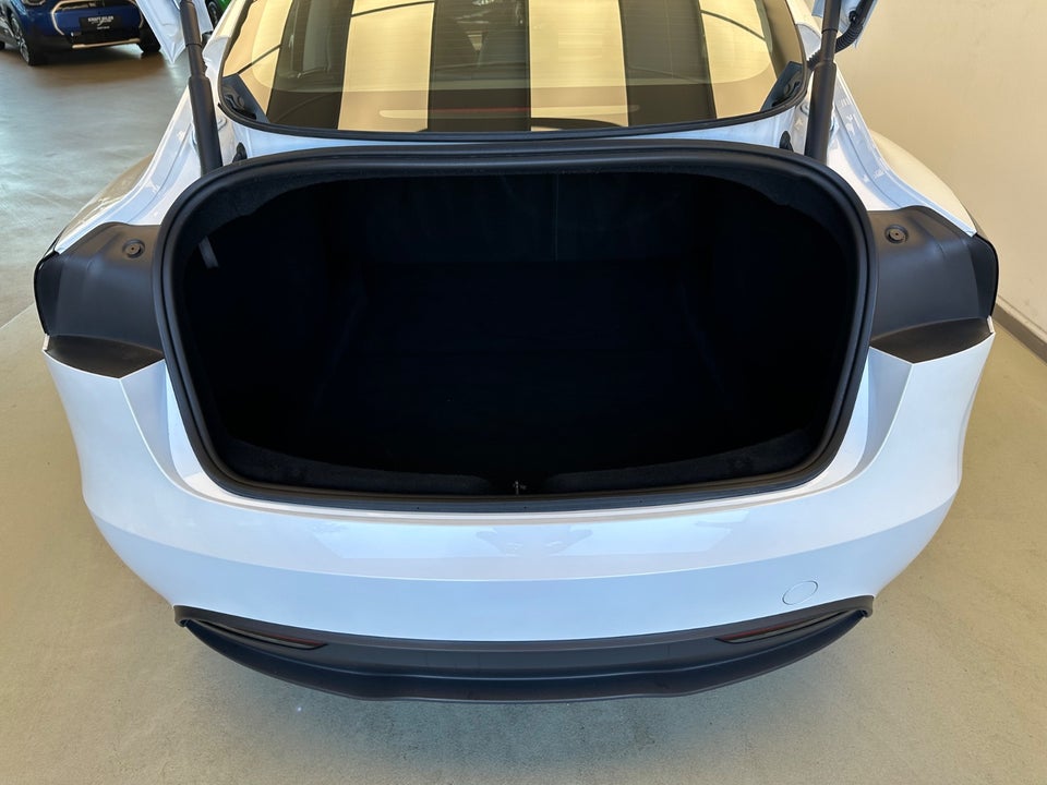 Tesla Model 3 RWD 4d