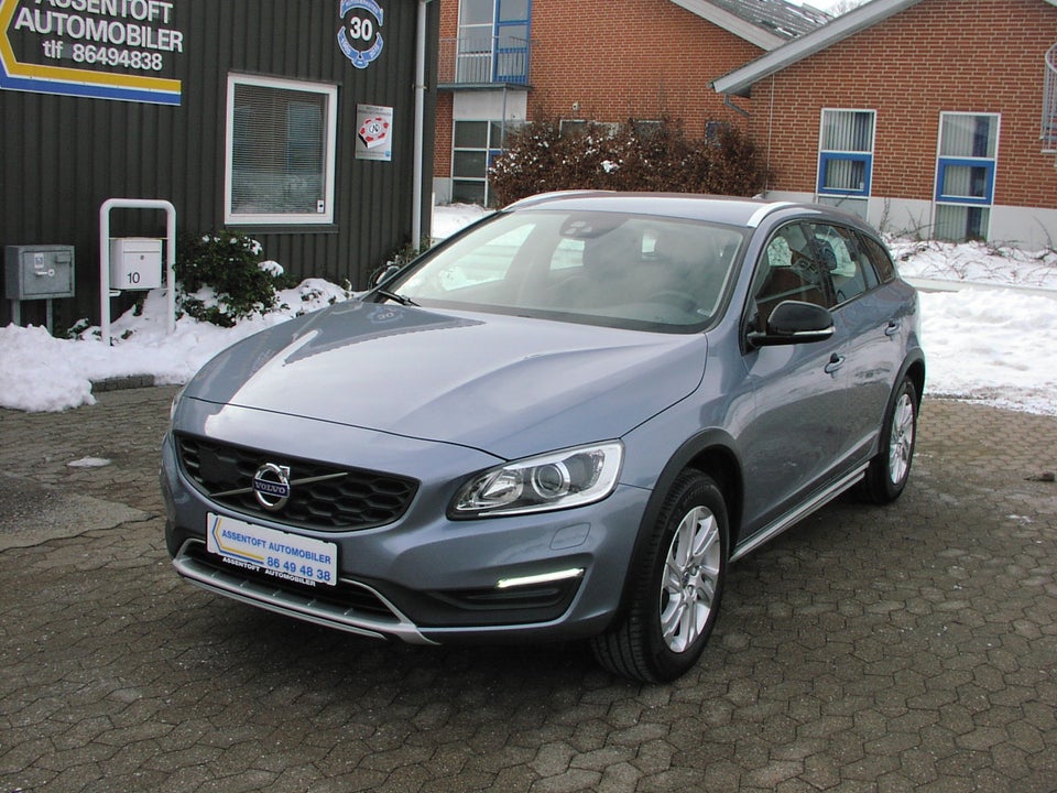 Volvo V60 CC 2,0 T5 245 Momentum aut. 5d