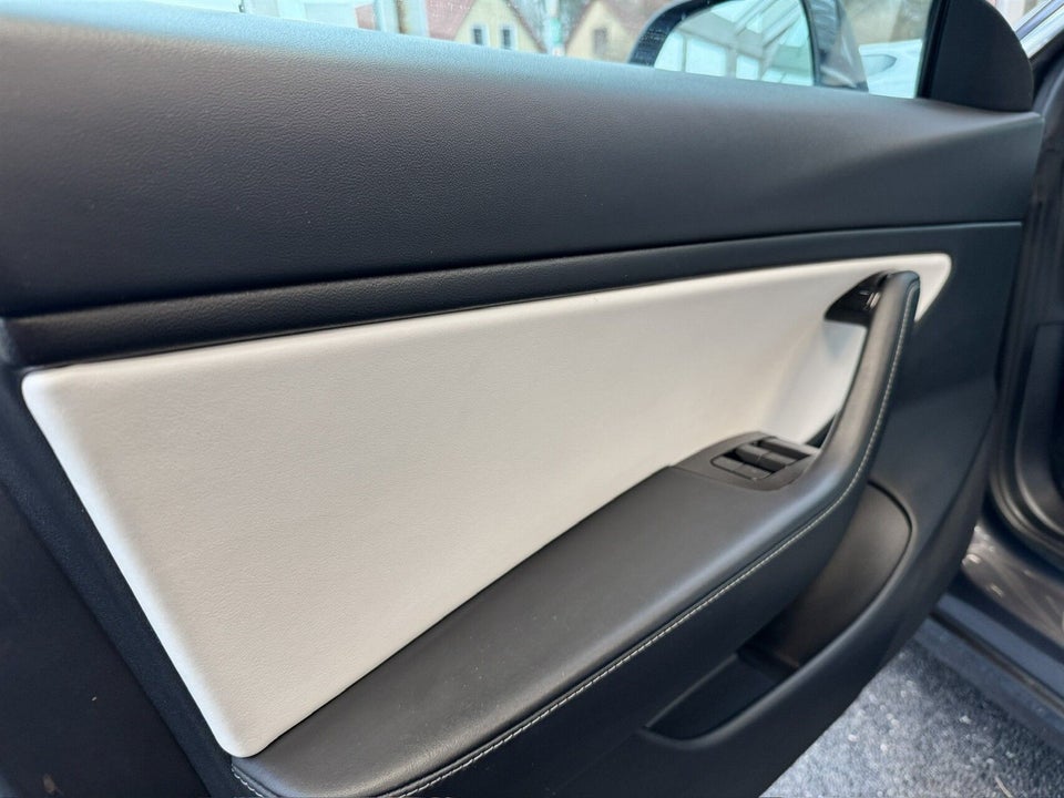 Tesla Model 3 Long Range AWD 4d