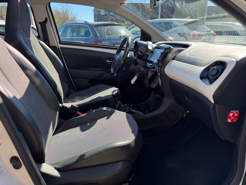 Toyota Aygo 1,0 VVT-i x-wave Sky 5d